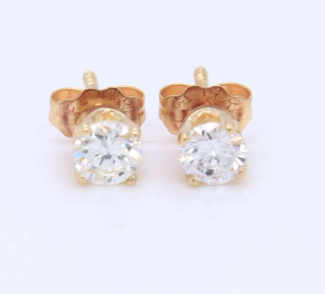 Elegant Yellow Gold Round Brilliant Cut Diamond Stud Earrings