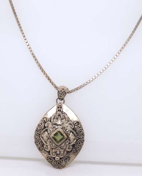 Vintage 925 Sterling Silver Pendant on Chain