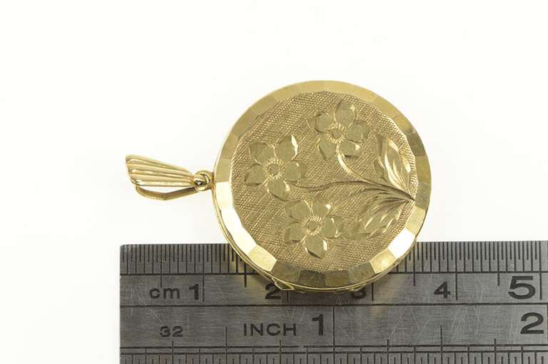 9K Yellow Gold 1960's Flower Engraved Photo Picture Locket Pendant