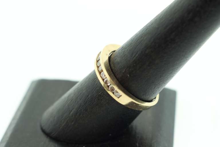 10K YELLOW GOLD WEDDING BAND WITH DIAMONDS
