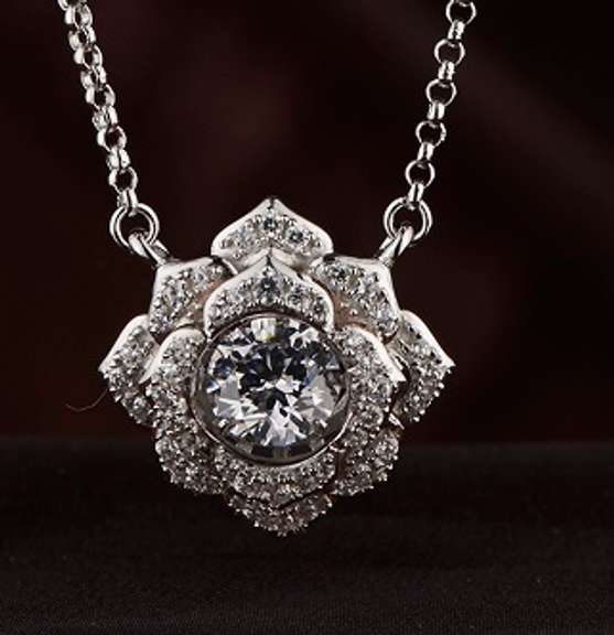 Bold and Detailed Flower Dancing stone pendant