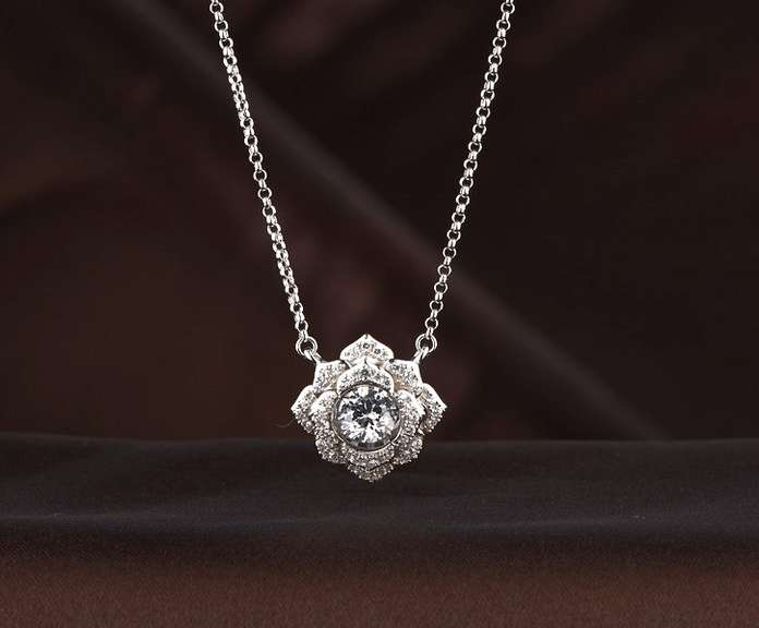 Bold and Detailed Flower Dancing stone pendant