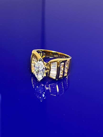 WOW!!!  Ladies Sparkling 14 Kt Yellow Gold Rare 3.35 Ct Marquis Cut Lab Created Diamond Ring