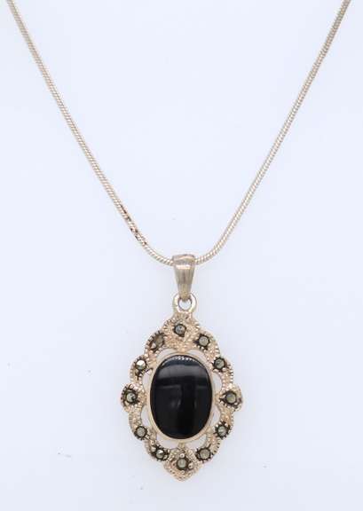 Vintage 925 Sterling Silver Black Onyx Pendant on Chain