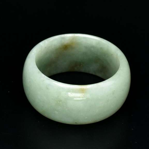 Stylish all natural 28.29ct Jadite Jade ring