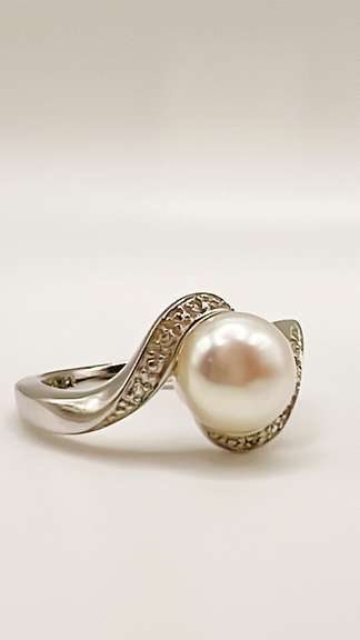 Fine Sterling Silver and Pearl Cocktail Ring
