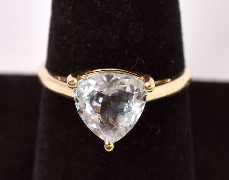 Lovely Large Aquamarine Ring in Yellow Gold
