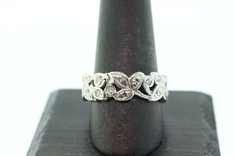 18K WHITE GOLD LADIES DIAMOND BAND