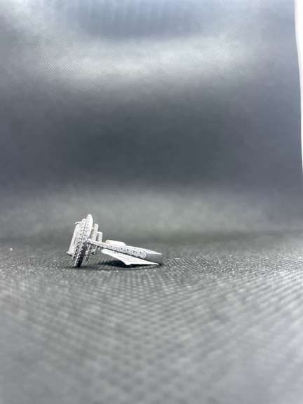 DAZZLING HALO MARQUISE 18K WHITE GOLD DIAMOND ENGAGEMENT RING