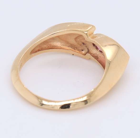 Stunning Yellow Gold Marquise Tourmaline and Mop Fancy Ring