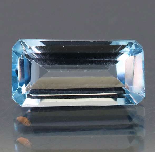 Beautiful 5.15ct emerald cut Topaz