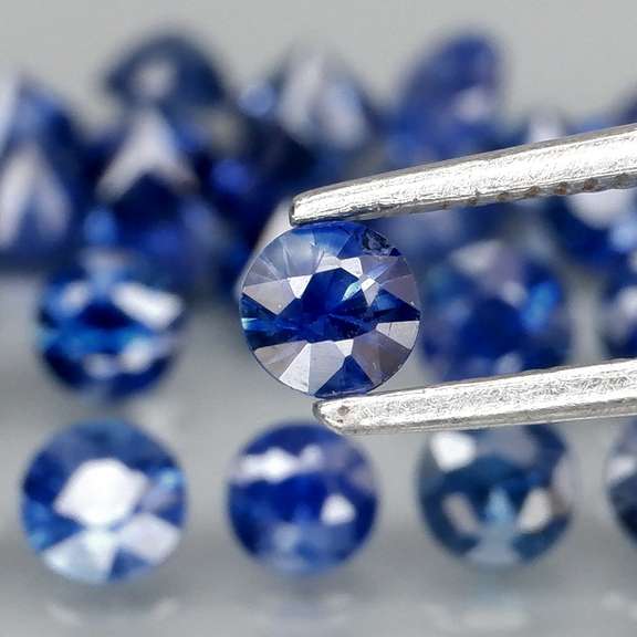 Heated only! 3.55ct ink blue Sapphire set from Madagascar