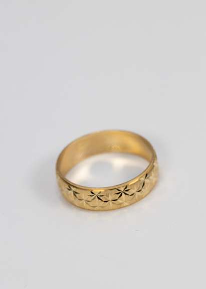 10k Gold 6mm Diamond Cut Design Wedding Band Size 9.75