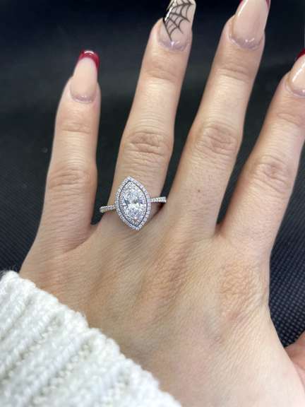 DAZZLING HALO MARQUISE 18K WHITE GOLD DIAMOND ENGAGEMENT RING