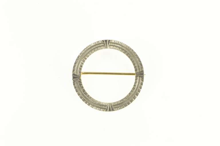 14K Yellow Gold Art Deco Two Tone Pinstripe Grooved Circle Pin/Brooch