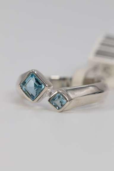 .925 Sterling Silver Blue Topaz Gemstone Ring Size 8