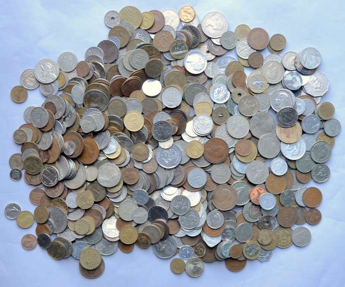 8 Pounds World Coins