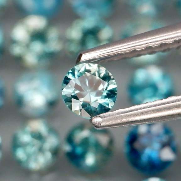 Heated only! 4.26ct blue Sapphire set