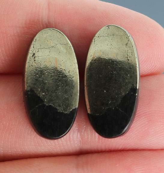 Well matched 26.65ct Apache Gold pair