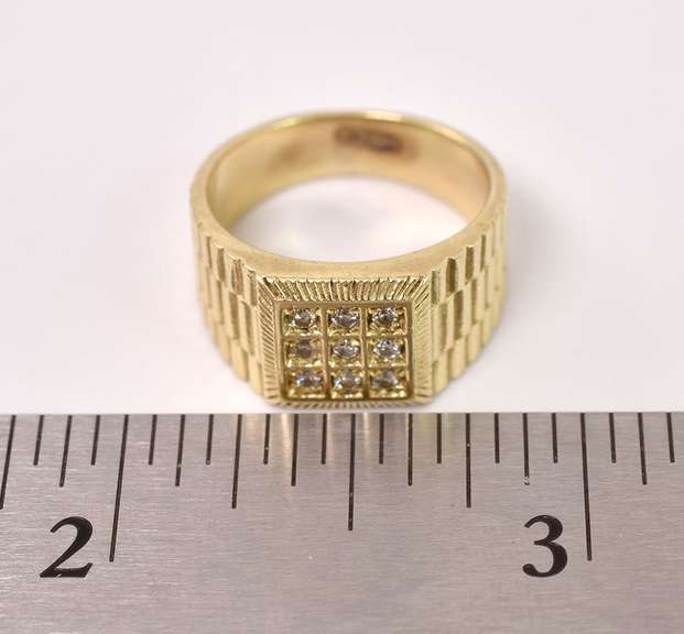 Sensational Diamond Ring in 14K Yellow Gold
