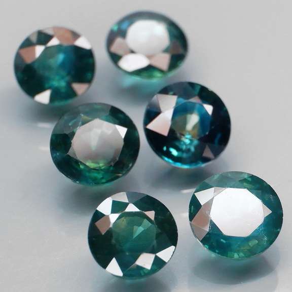 Heated only! 4.33ct round cut Australian Sapphire set