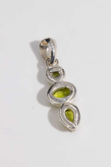 .925 Sterling Silver Pendant w/ Peridot Gem Stones 38mm x 11mm
