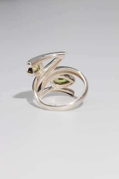 .925 Sterling Silver Ring w/ Peridot Natural Gem Stones Size 7