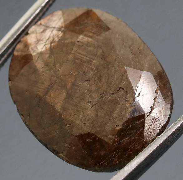 UNTREATED! Shimmering 16.47ct earth toned faceted Sapphire