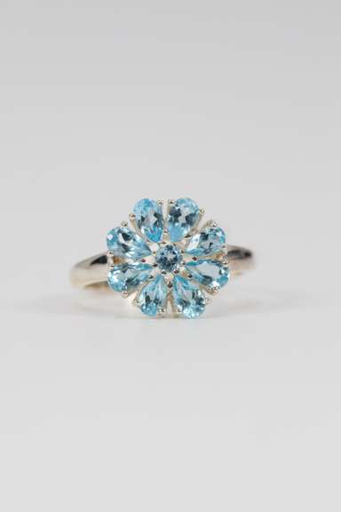 .925 Sterling Silver Blue Topaz Gemstone Ring Size 8