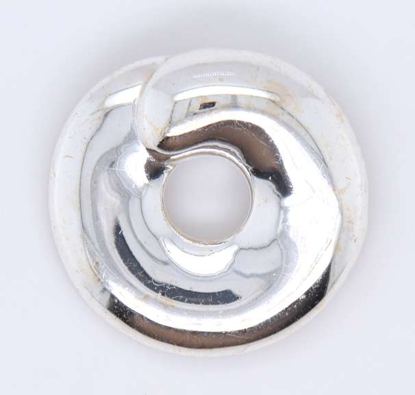 Vintage 925 Sterling Silver Round Pendant