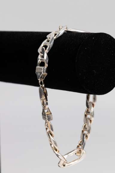 .925 Sterling Silver 10.5mm Anchor Figaro Link Bracelet 9.5 Inches