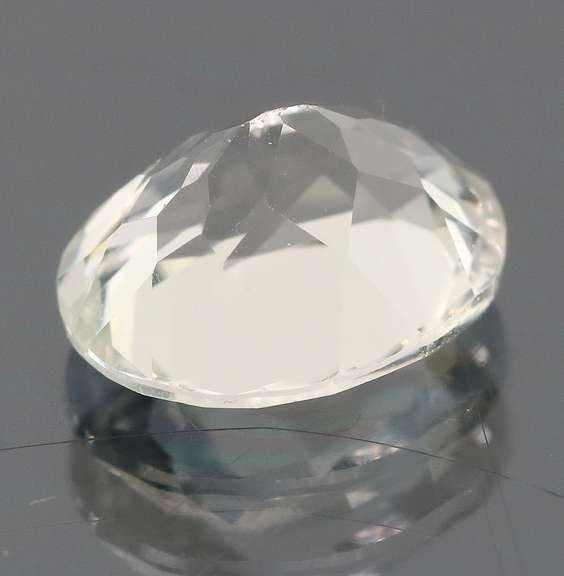 Dazzling 5.89ct diamond white Topaz