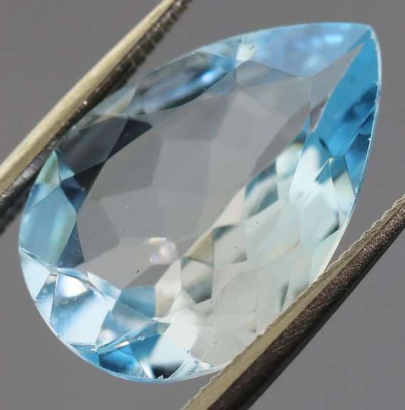 Gorgeous 5.14ct pear cut sky blue Topaz