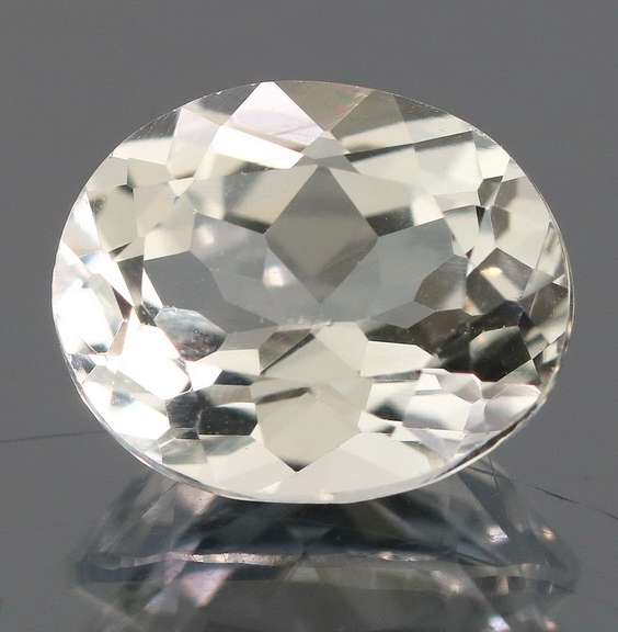 Dazzling 5.89ct diamond white Topaz