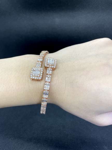 NEW STUNNING 14K ROSE GOLD BAGUETTE BANGLE/BRACELET INVESTMENT PIECE WITH 5.94 CARATS OF DIAMONDS