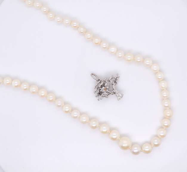 Graduated Pearl Necklace and Sterling Silver Pendant