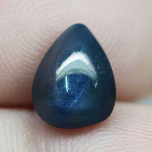 Eye catching 3.80ct royal blue Star Sapphire