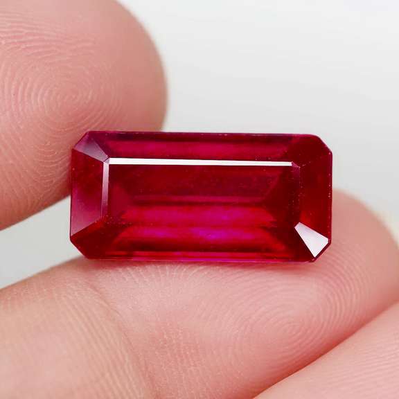 Sumptuous and huge 15.69ct top blood red Ruby