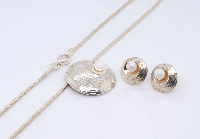Vintage 925 Sterling Silver Pearl Shell Pendant on Chain with Matching Earrings