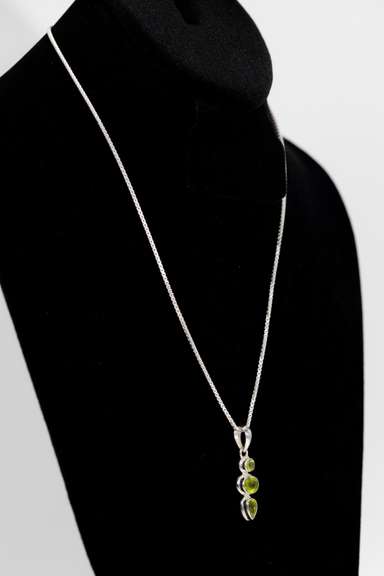 .925 Sterling Silver Pendant w/ Peridot Gem Stones 38mm x 11mm