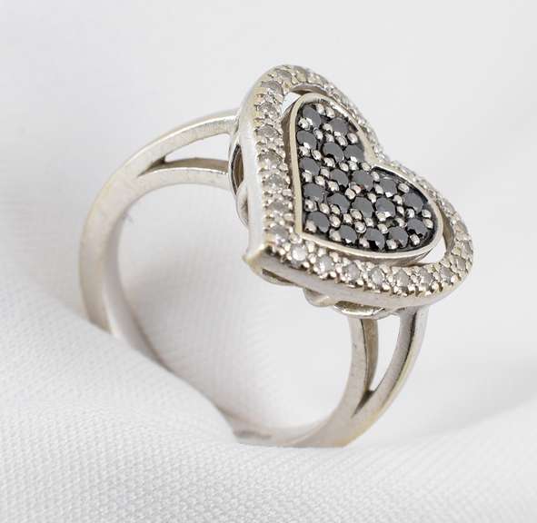 Black & White Diamond Heaart Ring