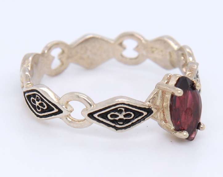 Vintage 925 Sterling Silver Gemstone Ring