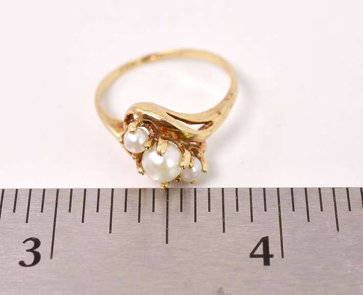 Beautiful Pearl Ring in Yellow Gold