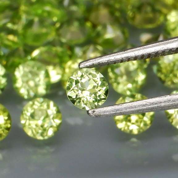 Fantastic 6.25ct 3mm round cut Peridot set