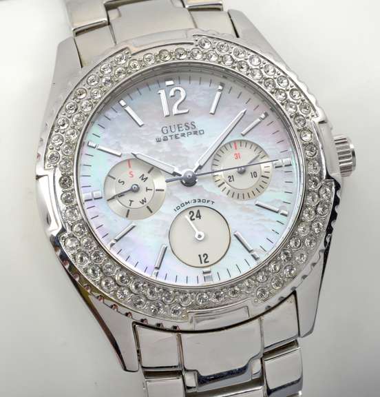 Snazzy Unisex Guess Waterpro Quartz Watch