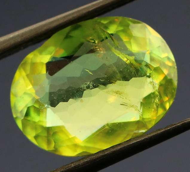 Gorgeous 1.50ct color shifting Sphene
