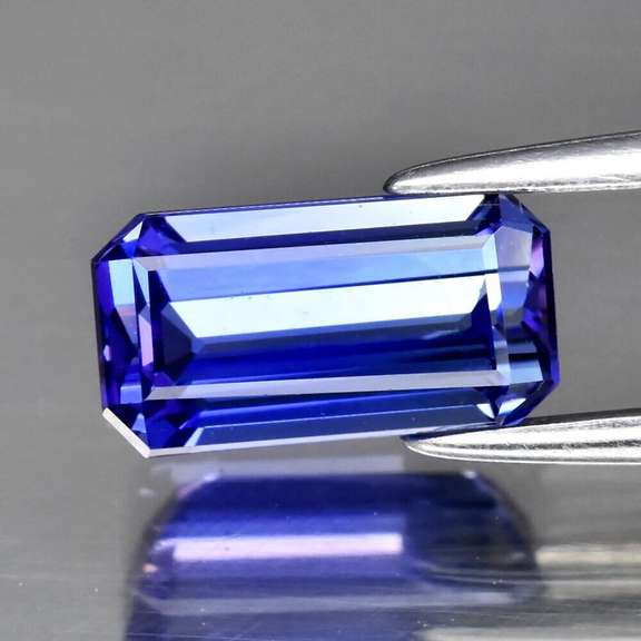 Exceptional 1.81ct top blue violet VVS Tanzanite