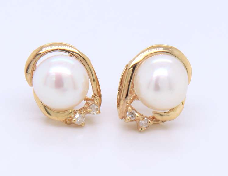 Elegant Yellow Gold Fresh Water Pearl and Diamond Accent Earrings