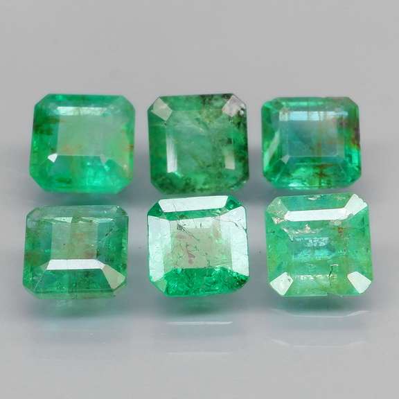 Vivid! Top green 3.24ct Colombian Emerald set