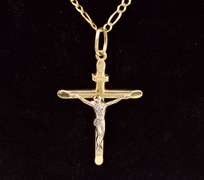Captivating Cross Pendant Necklace in 14K Yellow Gold